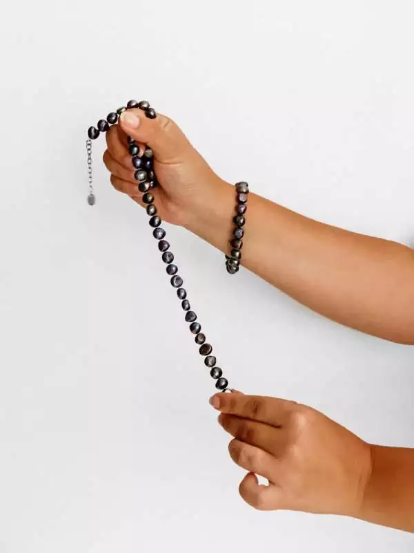 Einzigartige Perlenkette Barockperlen schwarz 9-10 mm, 45 cm, Verschluss Stahl variabel, Gaura Pearls, Estland